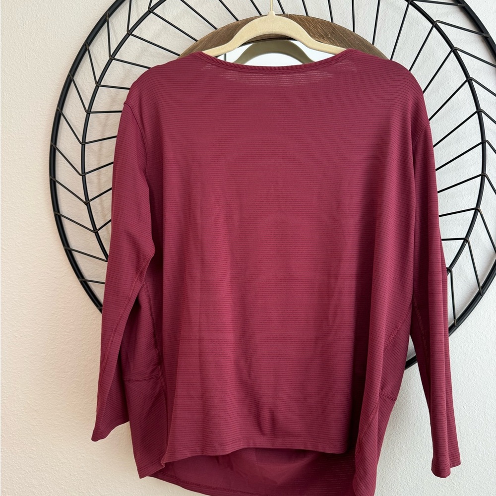 Lululemon back in action, long sleeve size 4.